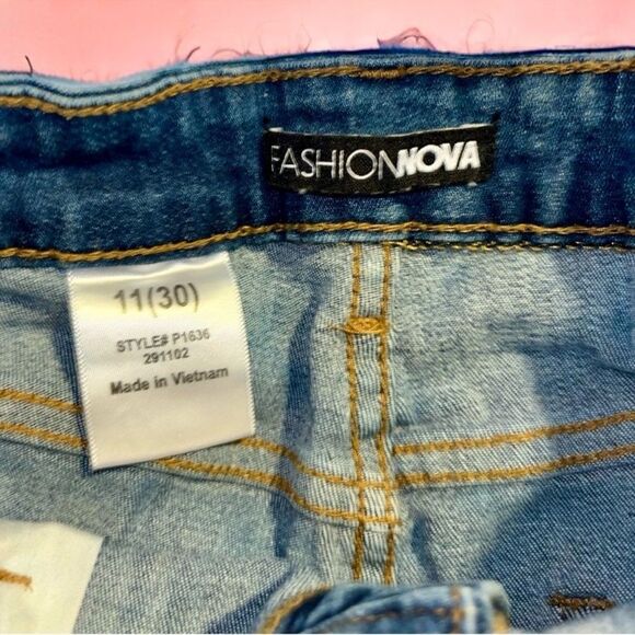 Fashion Nova Shorts Ripped Frayed Denim Baddies Streetwear Edgy Juniors 11 30” - Picture 4 of 16